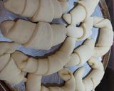 Foto del paso 6 de la receta: Medialunas sin lactosa caseras 🥐
