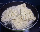 Foto langkah ke 2 dari resep Chicken Noodle Cake.
