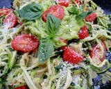 Foto del paso 4 de la receta: Espaguetis de calabacín salteados con pesto de aguacate