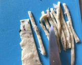 Foto langkah ke 3 dari resep Kue Bawang / Stik Bawang.