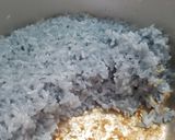 Hình bước làm 4 của món Xôi đậu biếc ăn với khô gà lá chanh nấu bằng nồi cơm điện