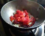 A picture of step 2 of Kara chutney.