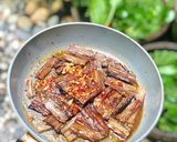 Hình bước làm 3 của món Cá Hố Khô Chiên Sốt Mắm Tỏi