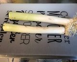 Une image de l'étape 1 de Feuilletés chèvre poireaux, salade de jeunes pousses.