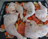 Foto del paso 3 de la receta: Pollo al horno con patatas y verdura al vino blanco