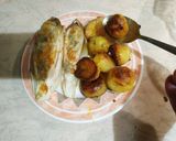 Foto del passaggio 18 della ricetta Indivia alla griglia, con gorgonzola e olio di rosmarino. Accanto a loro, patate alla curcuma!