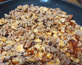 Foto del paso 6 de la receta: Macarrones tricolor, chorizo y champiñones con pasas