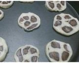 A picture of step 15 of Leopard print malai cookies.