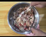 Foto langkah ke 4 dari resep Breakfast Rice Tuna Eggs Muffin.