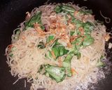 Foto langkah ke 3 dari resep Bihun Jagung Goreng ekonomis.