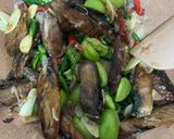 Foto langkah ke 5 dari resep Tumis tongkol cabai hijau.