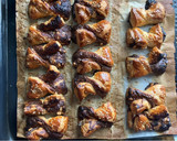 Foto del paso 9 de la receta: Lacitos de hojaldre con crema de chocolate y piñones