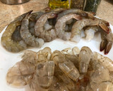 Foto del paso 4 de la receta: Camarones 🦐 a las hierbas 🌿 y feta