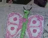 A picture of step 4 of Butterfly theme cake.
