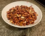 Foto del paso 2 de la receta: Maní tostado salado 🥜🍺