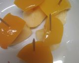 Foto del paso 1 de la receta: Pinchos de fruta coloridos