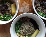 รูปขั้นตอนการทำที่ 8 ของ Oriental Meal : บะหมี่ไก่ย่างซุปดำ