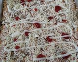 Foto langkah ke 4 dari resep Pizza Kotak.