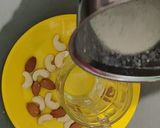 A picture of step 2 of बनाना शेक.