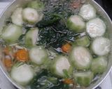 Foto langkah ke 4 dari resep Sayur bening bayam wortel.