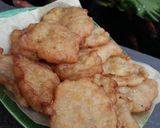 Foto langkah ke 4 dari resep Kue Cucur Pisang Wijen.