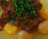 صورة لخطوة 4 من وصفة عجة بيض بالبصل والطماط🍳🍳