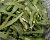 Foto del paso 2 de la receta: Ensalada de judías verdes con anchoas y vinagreta de granada