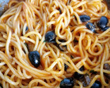 Foto del paso 8 de la receta: Spaghetti con anchoas y aceitunas negras