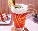 Foto langkah ke 2 dari resep Iced Strawberry Yogurt Tea.