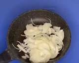 Foto del paso 3 de la receta: Hojaldre de berenjena con pera encebollado y corona de cabra