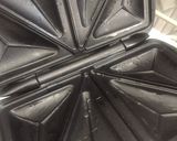 A picture of step 5 of Potato sandwich in sandwich maker.