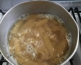 Foto del paso 1 de la receta: Fideos con salsa de arvejas al roquefort