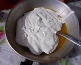 Foto langkah ke 3 dari resep Zebra Cake Marmer Putih Telur.