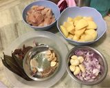 Foto langkah ke 1 dari resep Semur Ayam Kentang.
