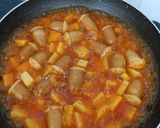 Foto langkah ke 4 dari resep Sosis kentang saos pedas.