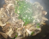 Foto del paso 2 de la receta: Meloso de arroz y setas con gambas al ajillo