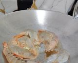 Gambar langkah 3 resipi Phad Thai Goong.