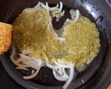 Foto del paso 2 de la receta: Tinga de pollo en salsa verde