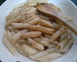A picture of step 1 of Chicken kabab cheez pasta 😋.