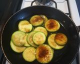 Foto del paso 3 de la receta: Calabacitas con salsa de soya