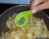 صورة لخطوة 1 من وصفة برجر لحمة بالبصل المكرمل والفطر 🧅🍄 وبرجر اسكالوب الدجاج بالفطر والكريمه 😋🍔