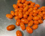 Une image de l'étape 1 de Salade de tomates cerises bicolores à la mozzarella, persil et crème de balsamique.