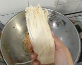 Foto langkah ke 3 dari resep Bihun jamur Enoki.