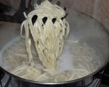 Foto del paso 5 de la receta: Fideos nidos con Txistorra y espinacas