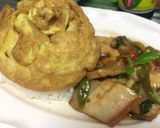 รูปขั้นตอนการทำที่ 5 ของ ข้าวกะเพราหมูกรอบ ไข่เจียว