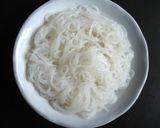 A picture of step 6 of Tuna & Enoki Udon.