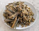 A picture of step 1 of Stir Fried Razor Clams (Navajas) with Fresh Chili and Sweet Basil.