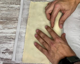 Foto del paso 3 de la receta: Trenza de hojaldre de tarta de queso y arándanos