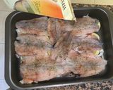 Foto del paso 3 de la receta: 1.Pescadilla especiada al horno con guarnición