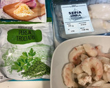 Foto del paso 1 de la receta: Sepia con gambas y calamares en salsa de ajo, perejil y coco…con base de arroz blanco